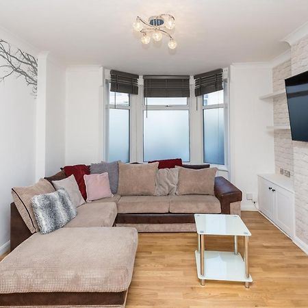 Вилла The White & Warm, Free Parking & Wifi, 8 Beds Колчестер Экстерьер фото