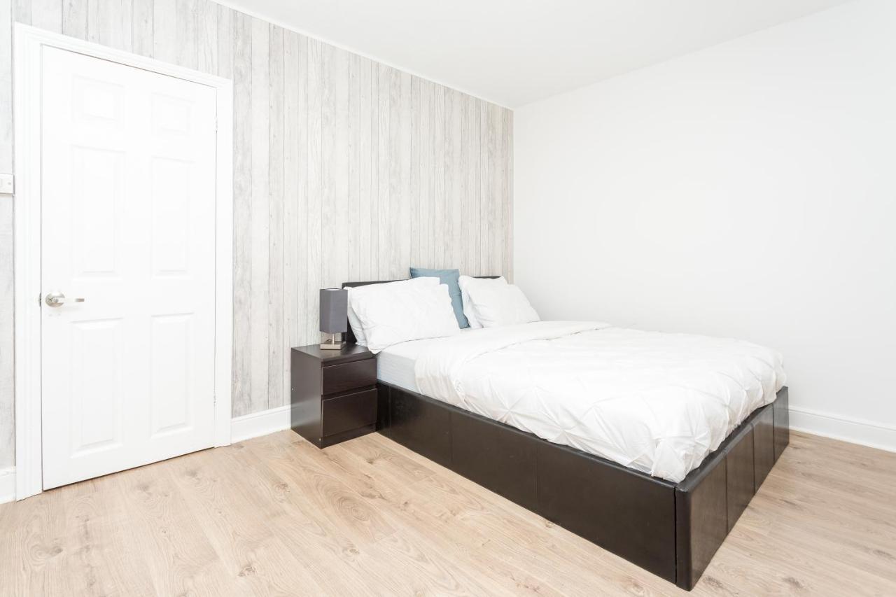 Вилла The White & Warm, Free Parking & Wifi, 8 Beds Колчестер Экстерьер фото