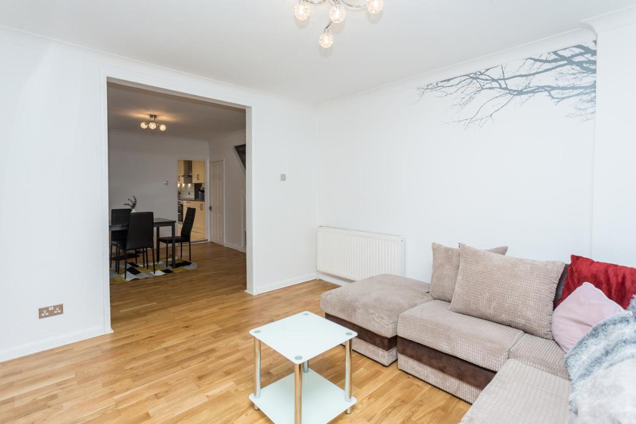 Вилла The White & Warm, Free Parking & Wifi, 8 Beds Колчестер Экстерьер фото