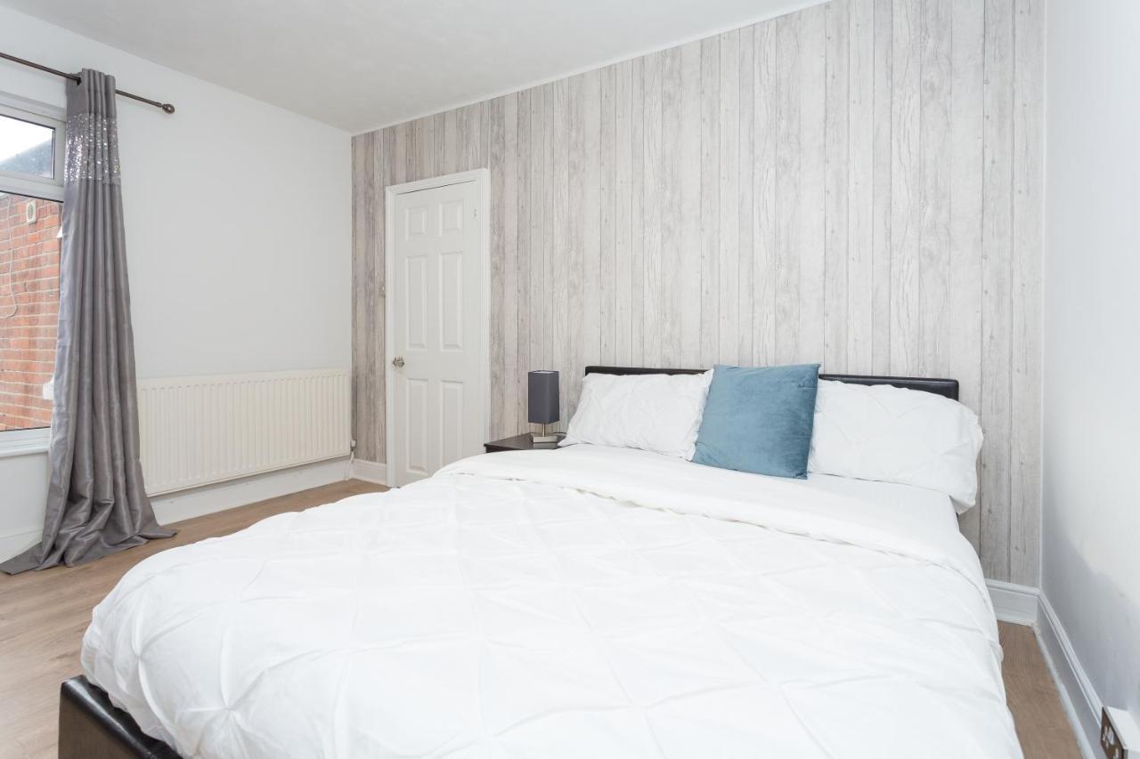 Вилла The White & Warm, Free Parking & Wifi, 8 Beds Колчестер Экстерьер фото
