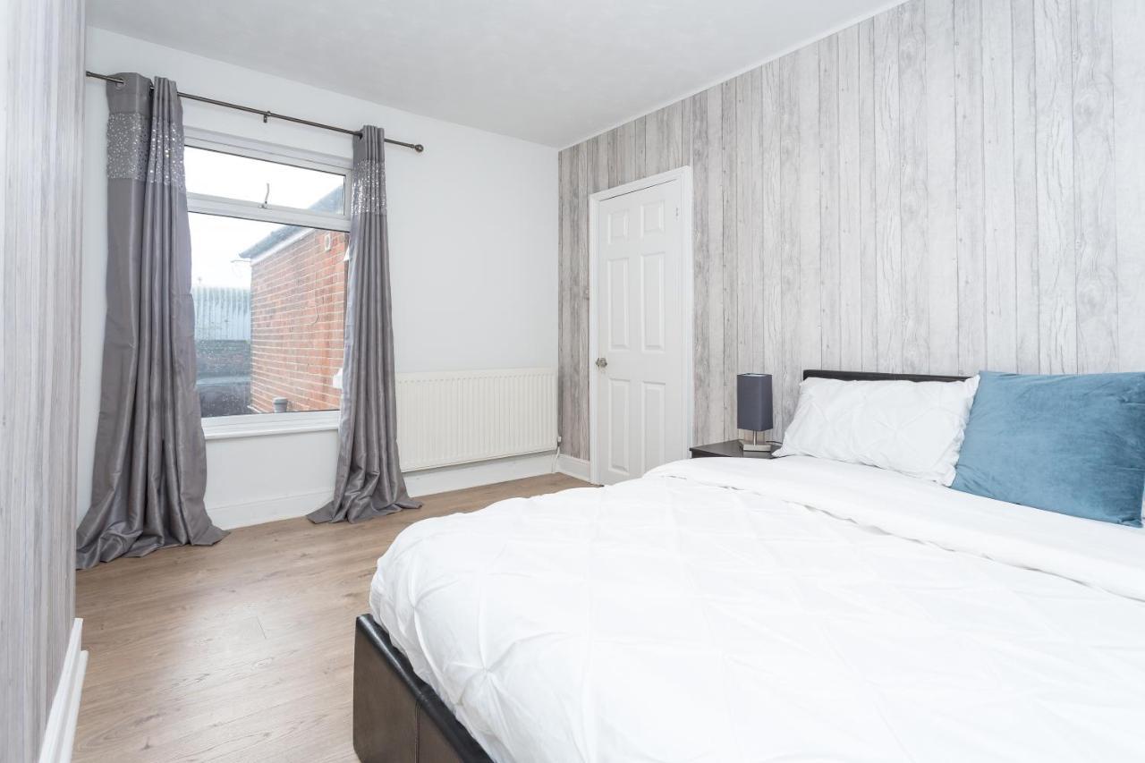 Вилла The White & Warm, Free Parking & Wifi, 8 Beds Колчестер Экстерьер фото