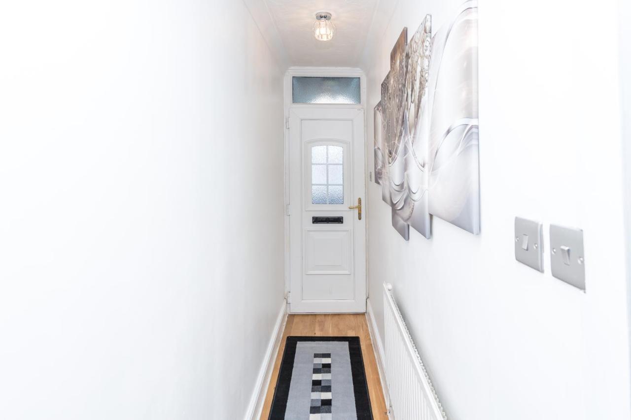 Вилла The White & Warm, Free Parking & Wifi, 8 Beds Колчестер Экстерьер фото